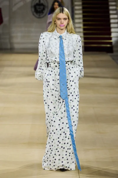 Look 28